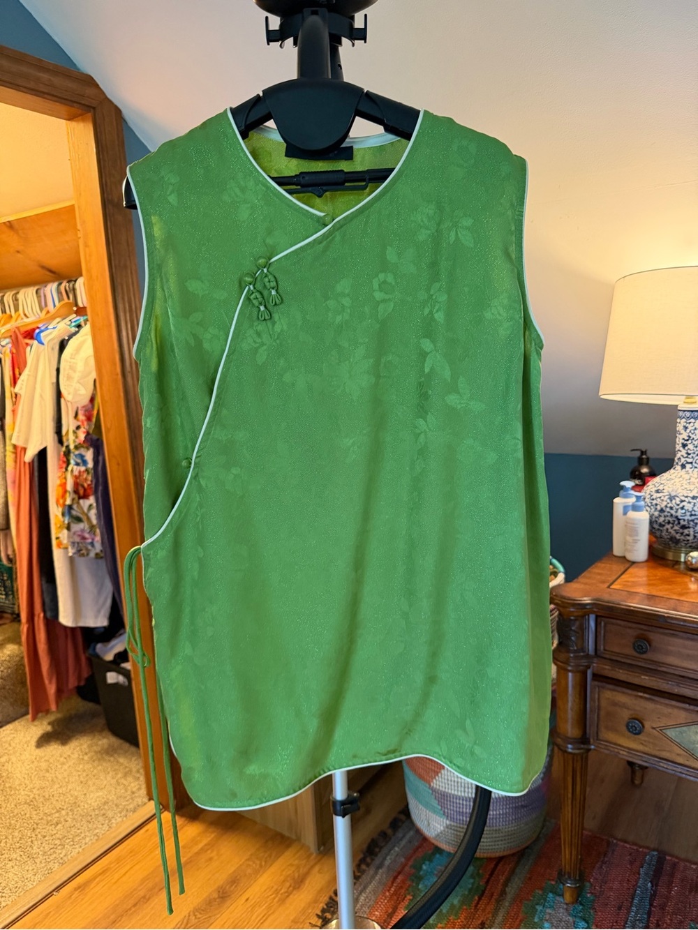NEW 100%Silk Sleeveless Green Floral Jacquard Wrap Top